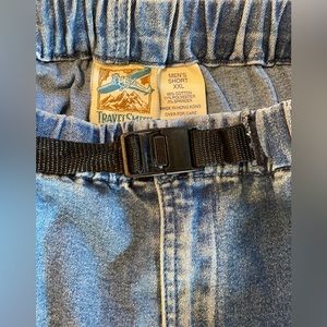 TravelSmith Men’s Jeans. Light Washed Denim. Adjustable Waist / Web Belt.